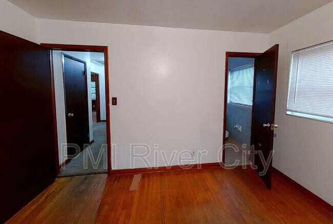 Foto del edificio - 7473 Greenway Dr