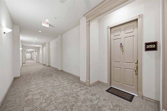Foto del edificio - 2400 McCue Rd