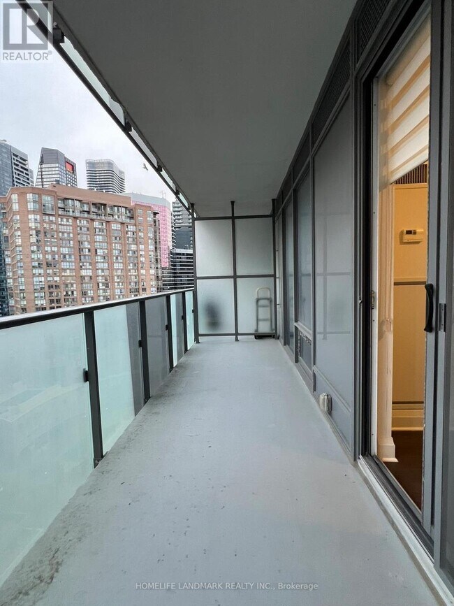 Building Photo - 1080 Bay St.