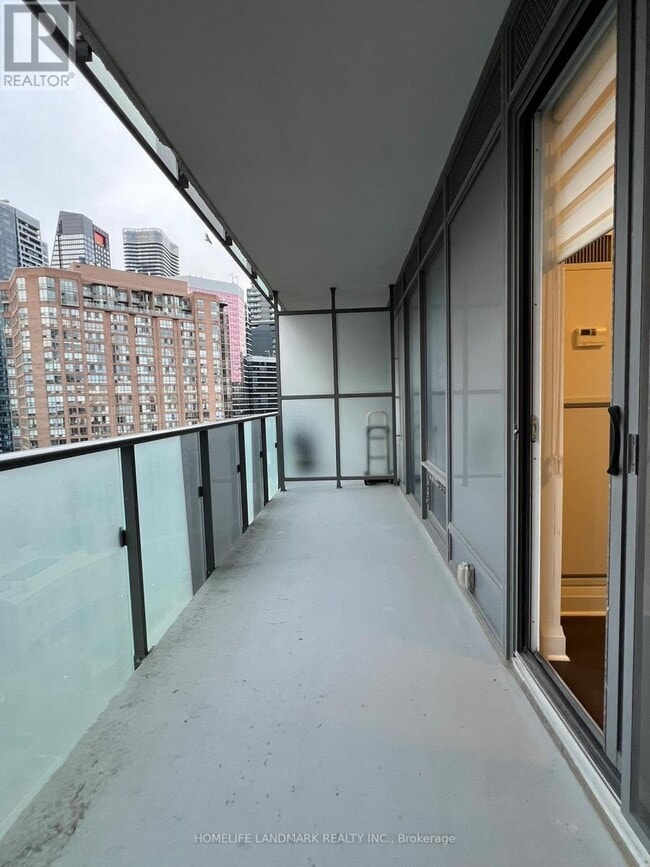 Photo du bâtiment - 1080 Bay St.