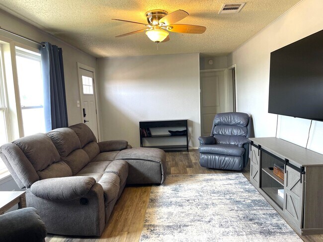 Foto del edificio - 1101 E College St