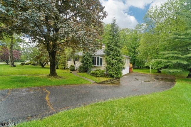 Foto del edificio - 953 Franklin Turnpike