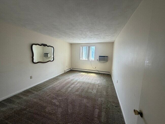 Building Photo - 200 Governors Dr