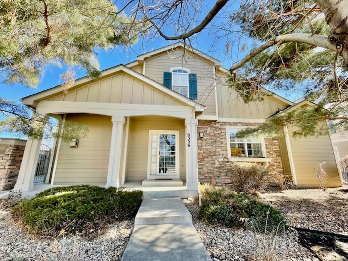 Foto principal - 6356 Secrest St