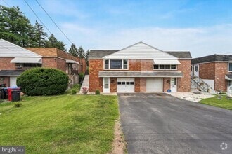 Building Photo - 1405 New Hope St