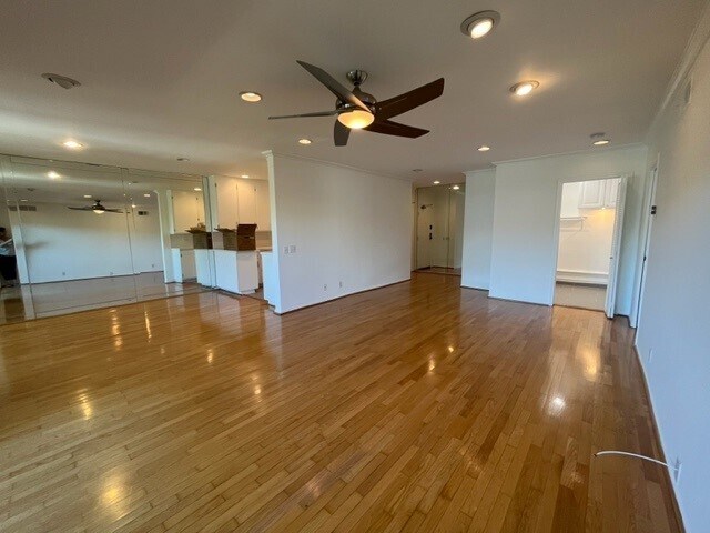 Building Photo - 1121 N Olive Dr