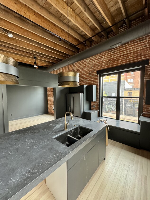 Contemporary luxury loft. - 124 W 3rd St