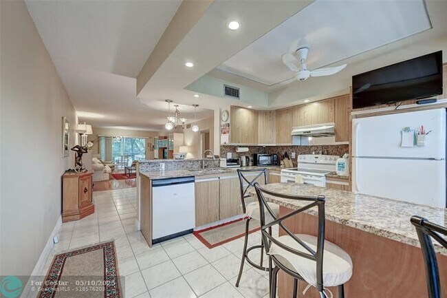 Building Photo - 2102 Lucaya Bend
