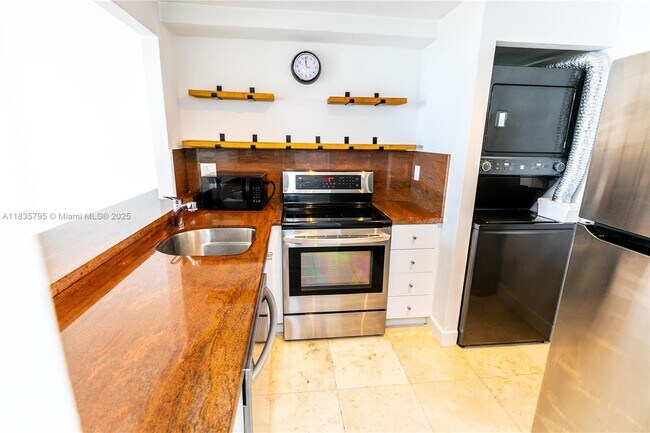 Foto del edificio - 600 NE 36th St