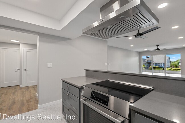 Building Photo - 2 br, 2 bath House - 4444 44th Ave SW, #105