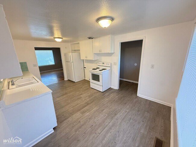 Foto del edificio - Newly Remodeled 2BR/1BA House with Bonus R...