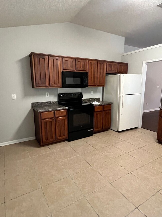 Foto del edificio - Great curb appeal home with 3 beds and 2 b...