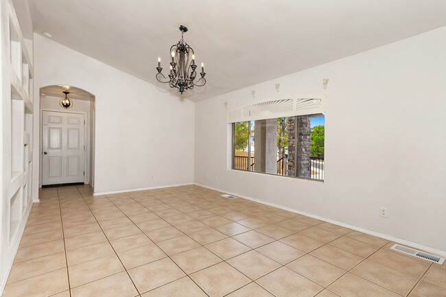Building Photo - 245 Eagle Crest Cir