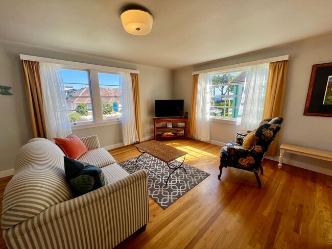 Building Photo - Charming Furnished Home in PG available NOW!