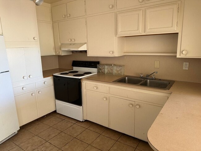 Building Photo - Katie Constitution triplex
