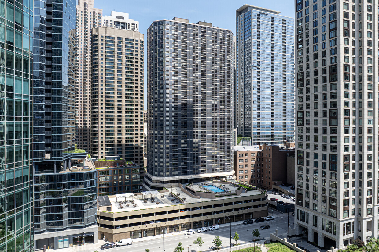 Lake Shore Plaza - Apartments in Chicago, IL | Apartments.com