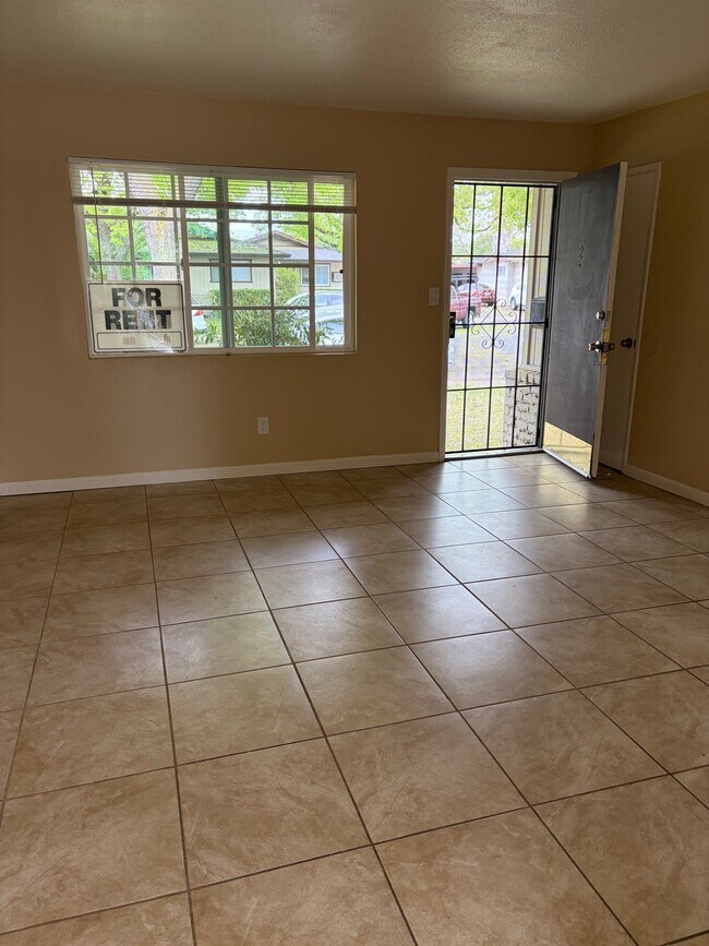 Foto del edificio - 1701 Carver Ct