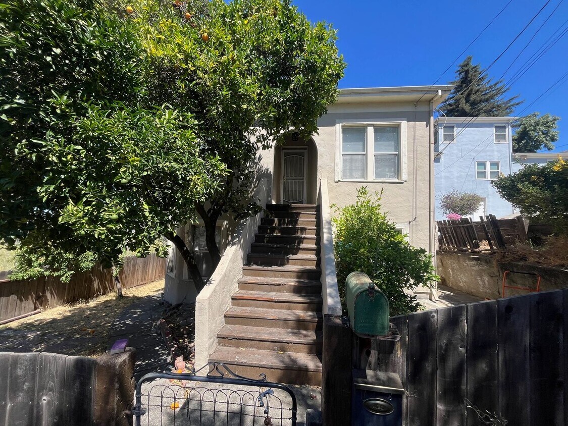 Primary Photo - Wanda St, 1412