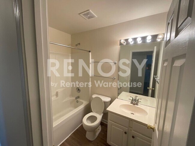 Foto del edificio - 11715 Harsworth Ln