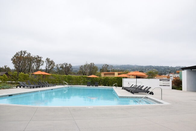 Building Photo - 1630 Saratoga Ln