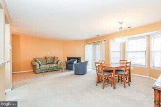 Building Photo - 306 Trinity Ct