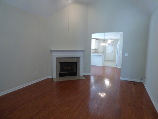 Foto del edificio - 380 Forest Lakes Dr