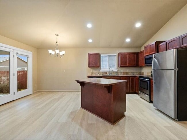 Building Photo - 506 Manzanita Ln