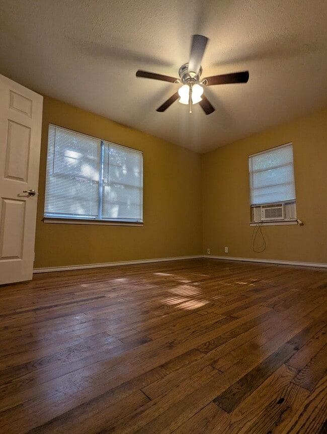 Building Photo - Quaint 3/2 on large shaded lot in Azle! Summer MoveIn Special!