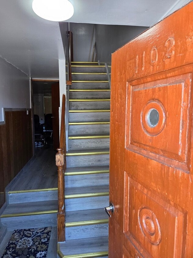 Foto principal - 1102 E 233rd St