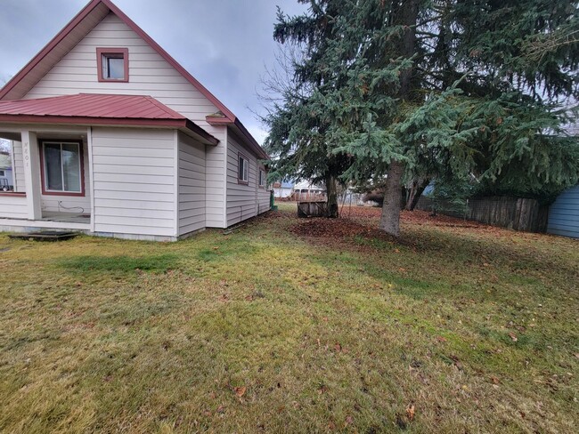 Building Photo - 2 bed 1 Bath in heart of Newport