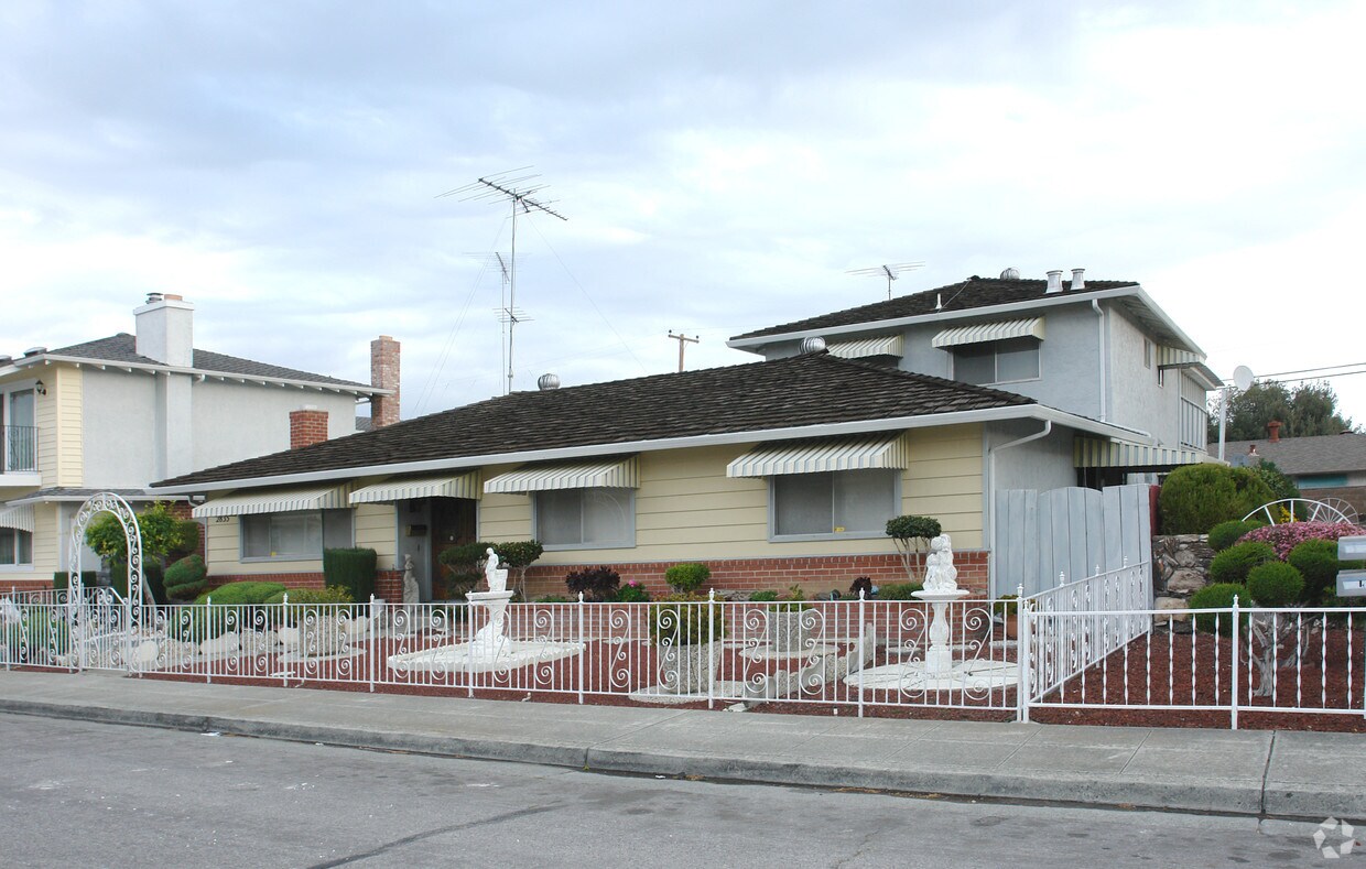 Foto del edificio - 2835 Malabar Ave