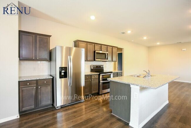 Foto del edificio - Now Available!