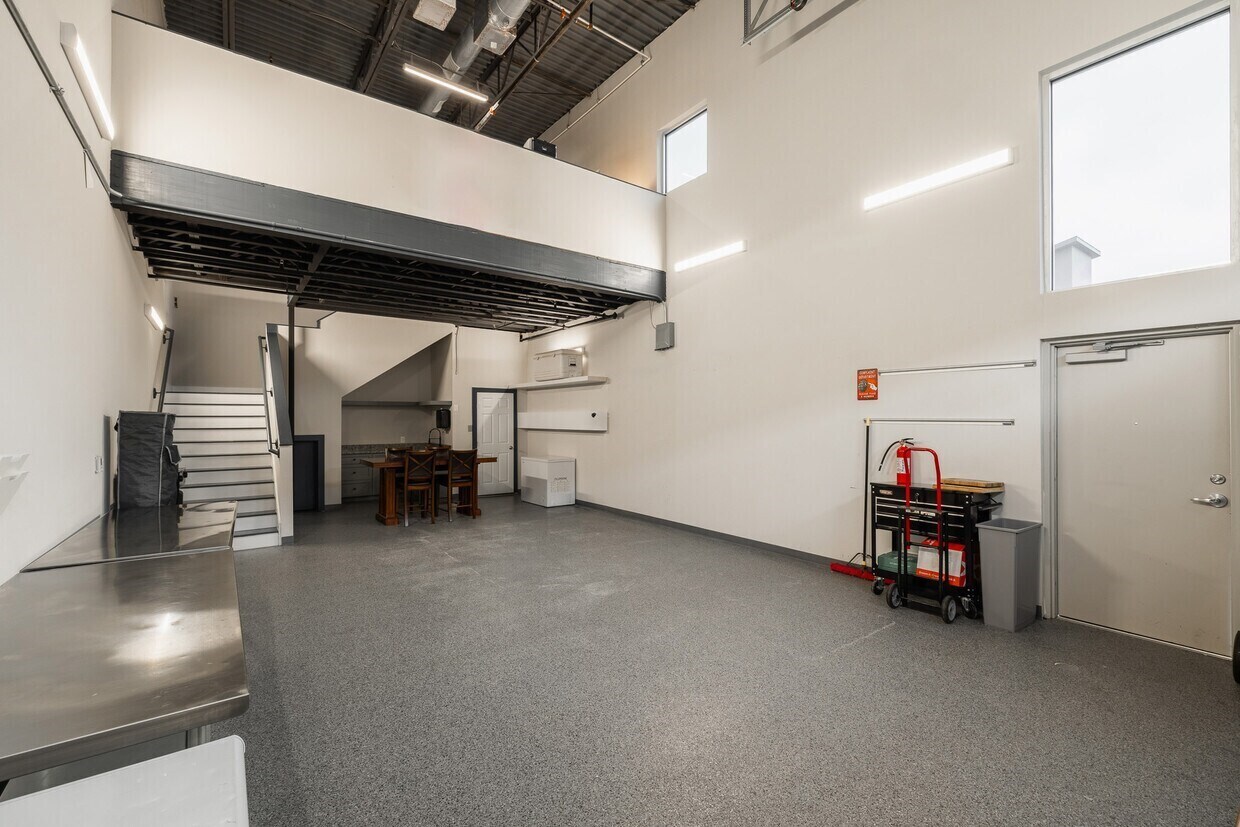 Building Photo - 1435 FM 1463