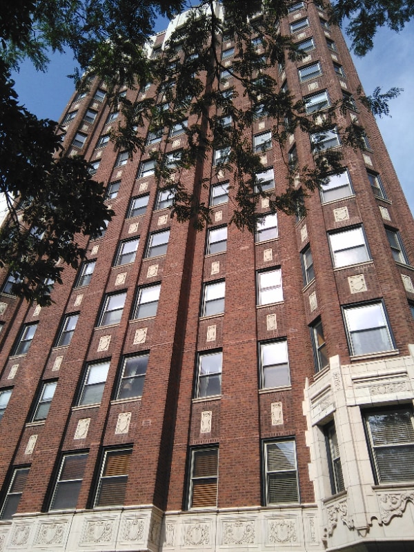 Primary Photo - 5346 S Cornell Ave