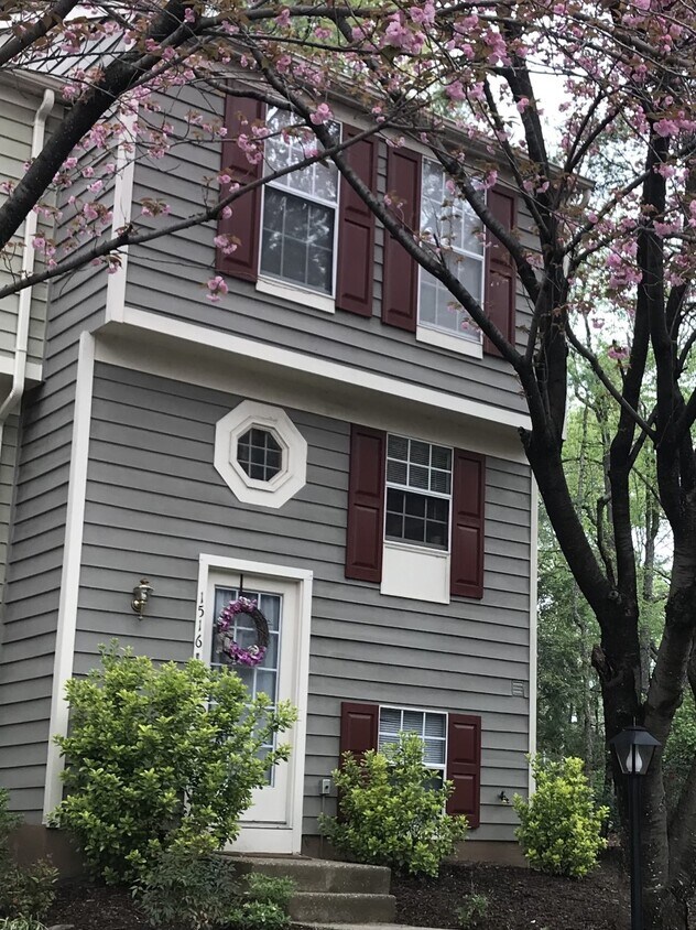 1516 Woodcrest Dr, Reston, VA 20194 Townhome Rentals in Reston VA