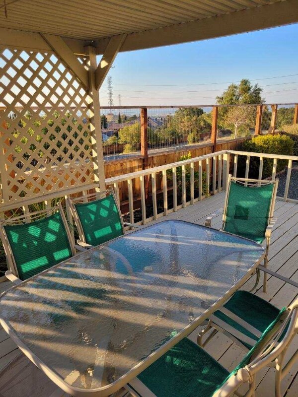 Foto del edificio - 237 Cloverbrook Cir