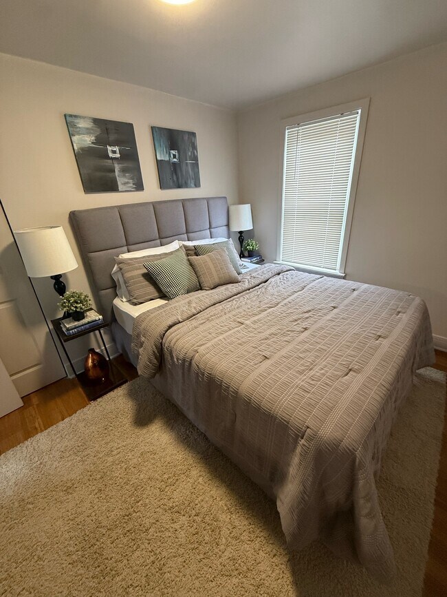 Foto del edificio - 6115 N Wolcott Ave