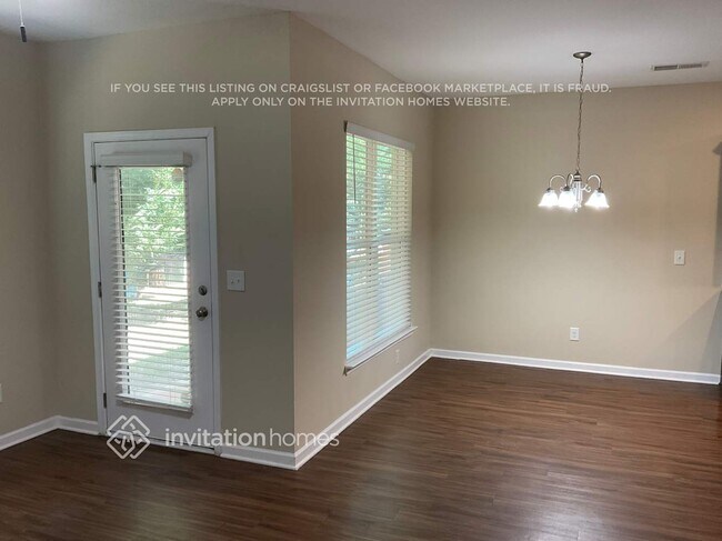 Foto del edificio - 323 Rankin Cir