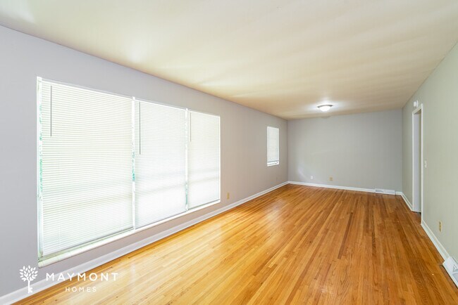 Building Photo - 455 5th Ave SW
