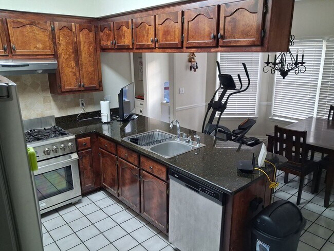 Foto del edificio - Spacious 4 bedroom 3.5 bath Home in Mallard Creek