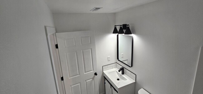 Foto del edificio - 1513 N Springfield St