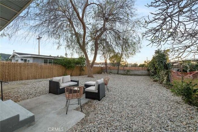 Foto del edificio - 10607 Whitegate Ave