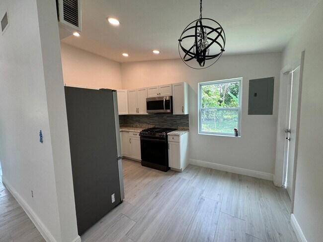 Building Photo - 420 Chipewyan Dr