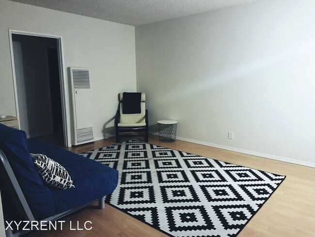 Building Photo - 2041 Cloverfield Blvd