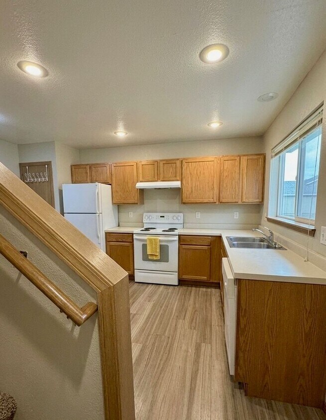 Foto del edificio - Duplex Available in Central MHK!