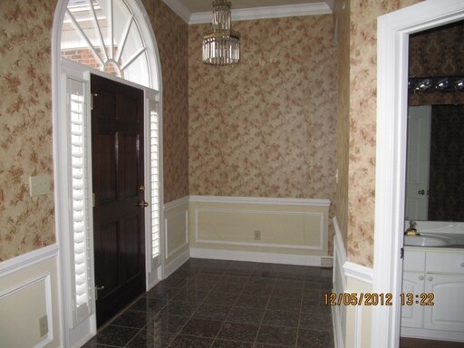 Building Photo - 124 Columns Cir