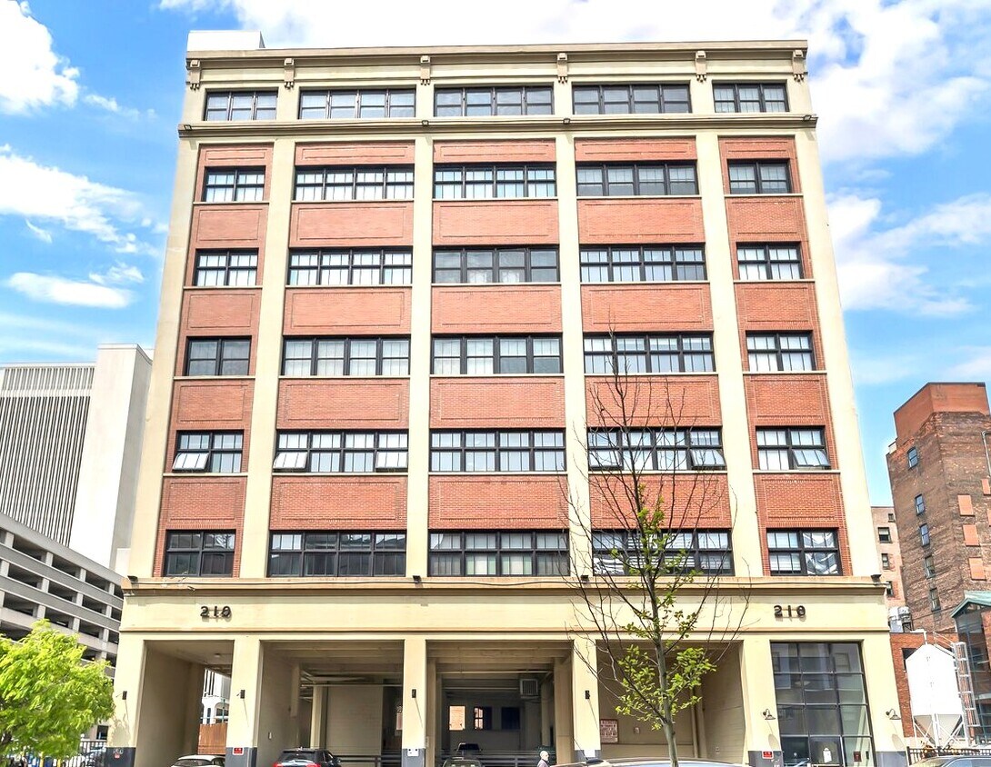 Foto principal - 210 Ellicott St