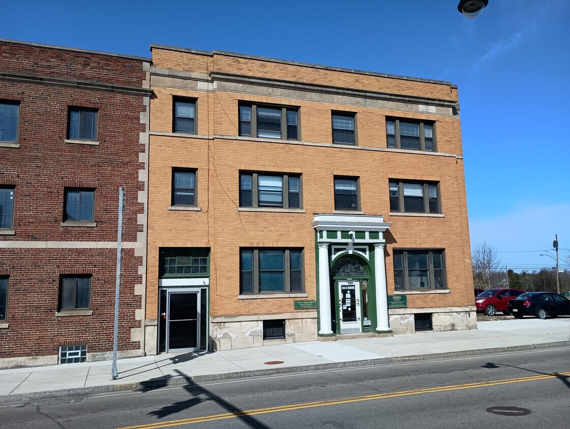 552 3rd St, Niagara Falls, NY 14301 Condo for Rent in Niagara Falls