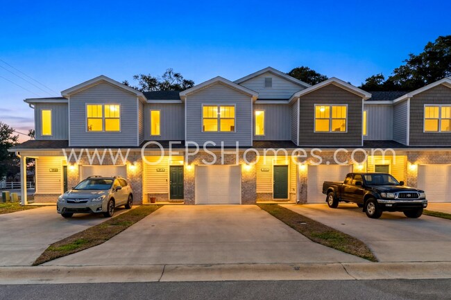 Building Photo - AVAILABLE NOW!