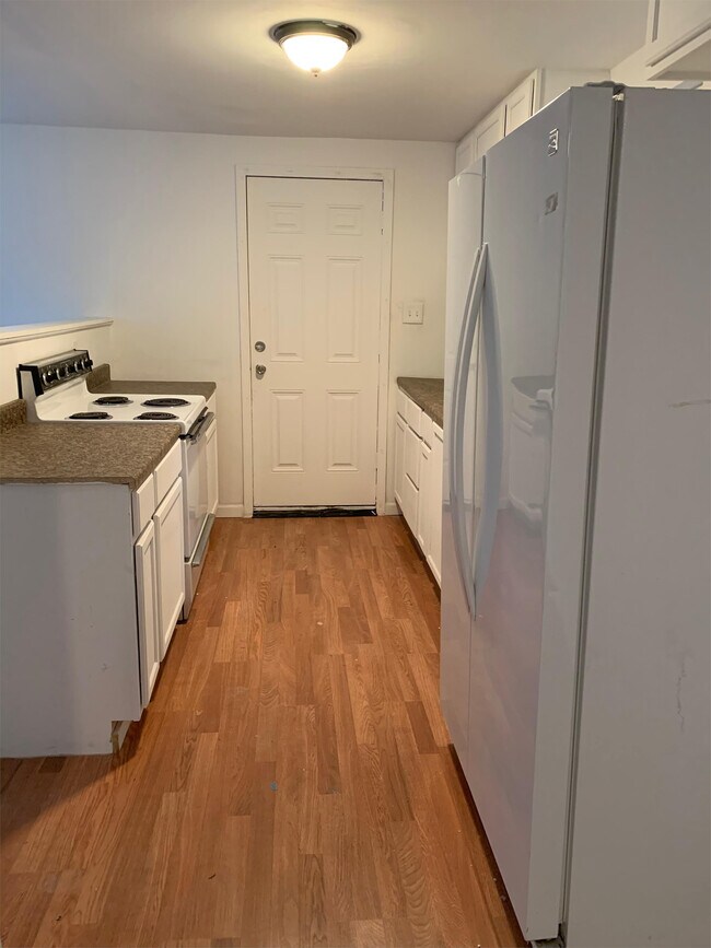 Building Photo - 9226 Valley St